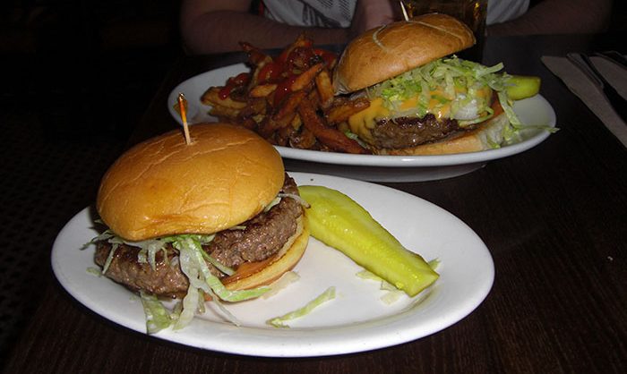 Donde_comer_NY_hamburguesas_MONSTRAVEL